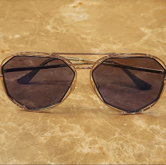 Set of 4 Variety Sunglasses - Picture 11 of 15